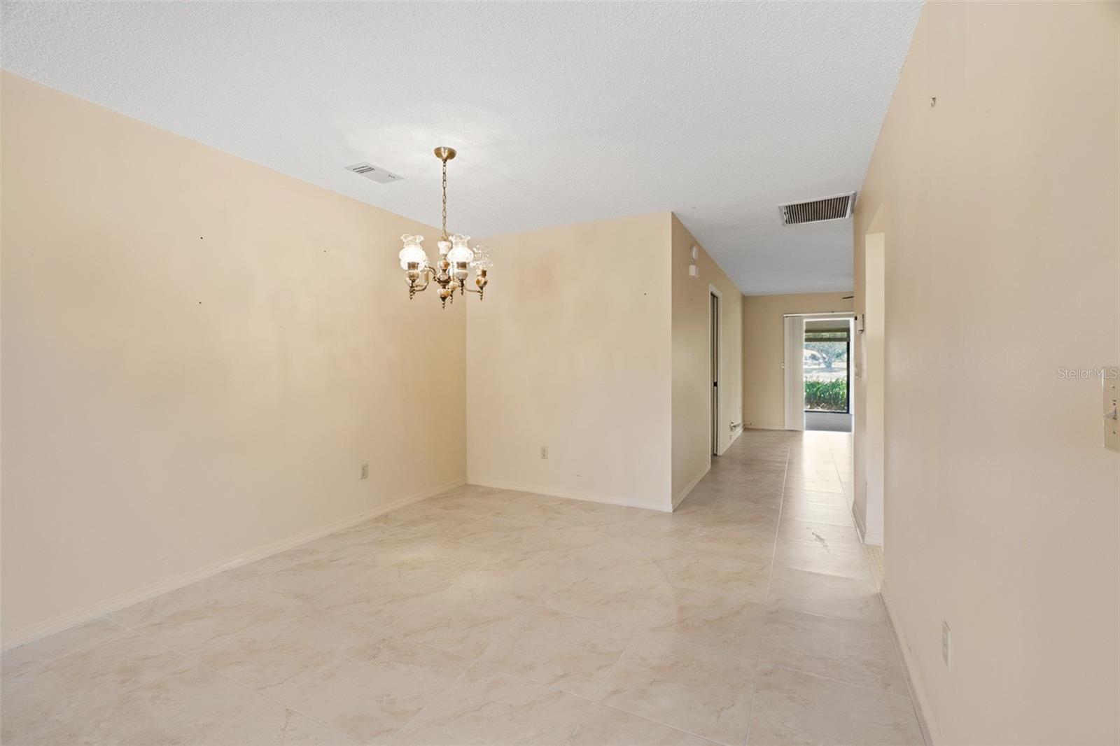 1027 BLUEWATER DR, SUN CITY CENTER, FL, 33573
