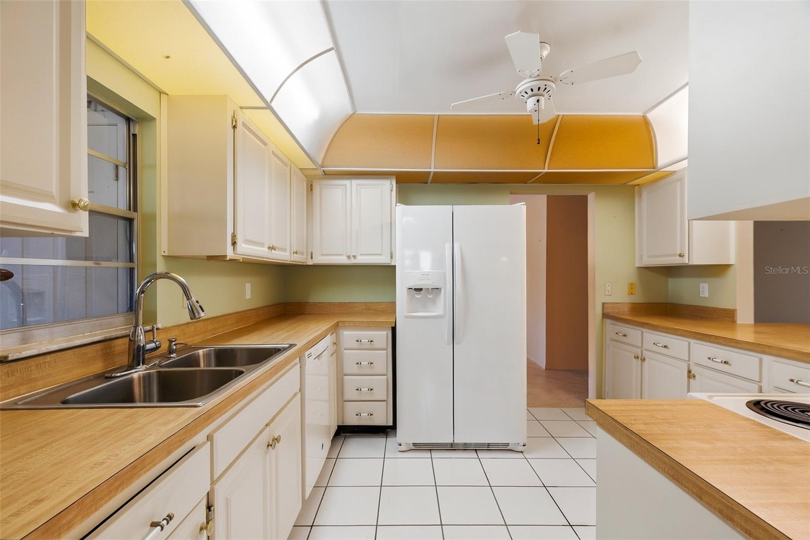 1027 BLUEWATER DR, SUN CITY CENTER, FL, 33573