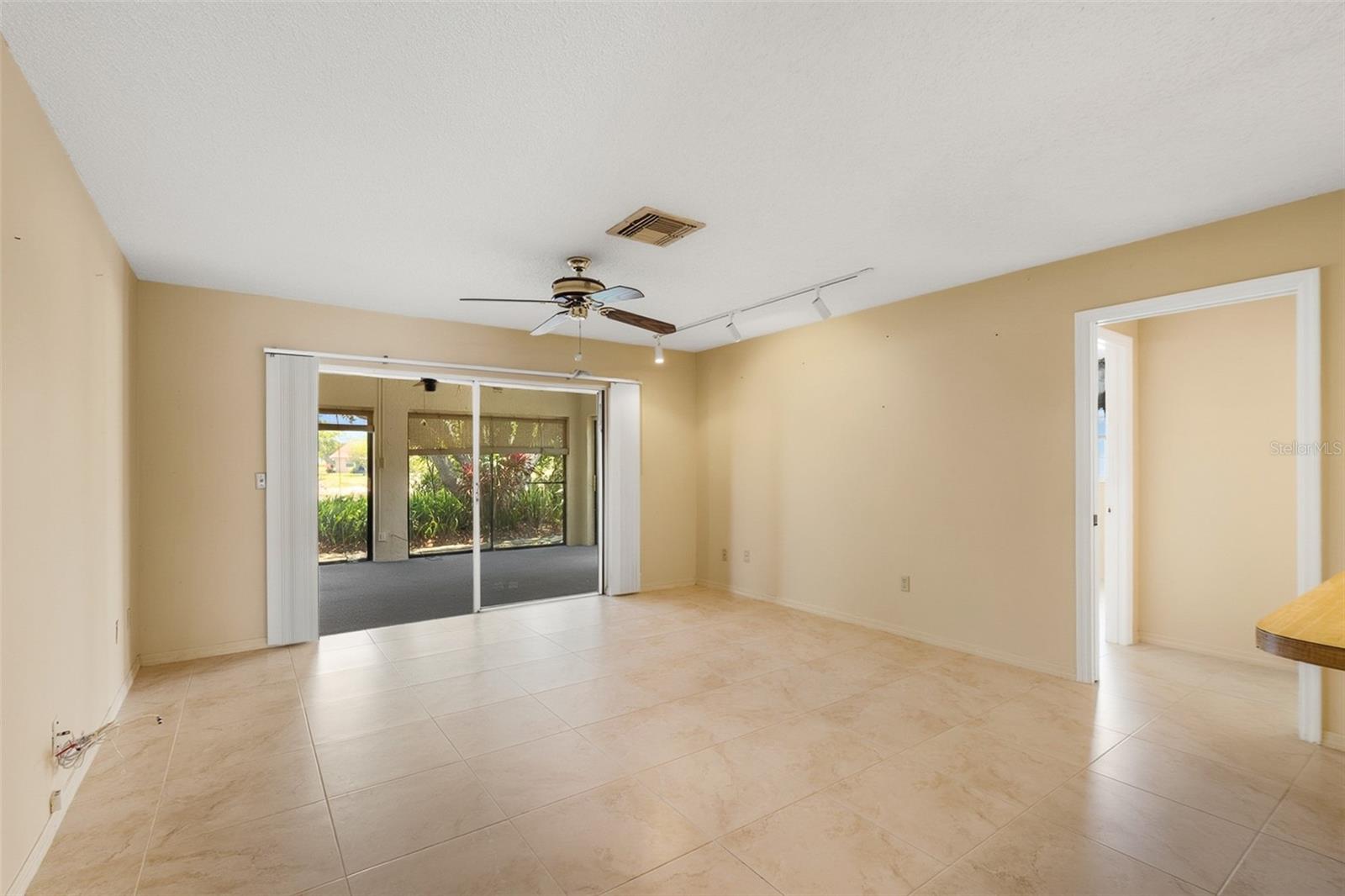 1027 BLUEWATER DR, SUN CITY CENTER, FL, 33573