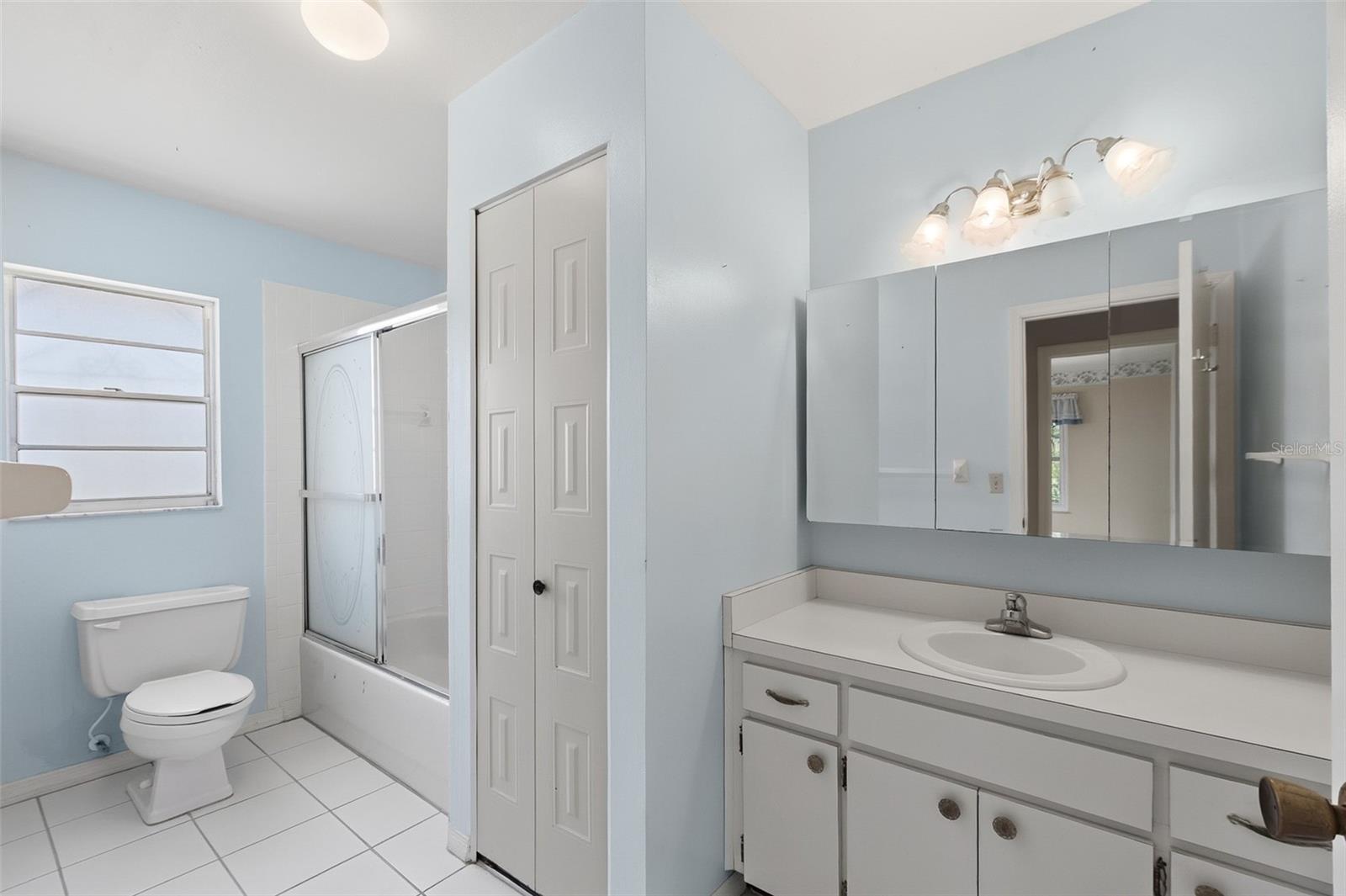 1027 BLUEWATER DR, SUN CITY CENTER, FL, 33573