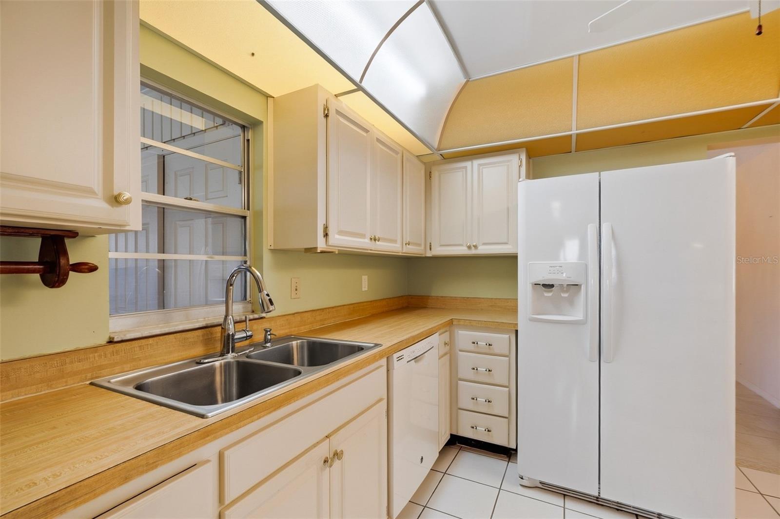 1027 BLUEWATER DR, SUN CITY CENTER, FL, 33573
