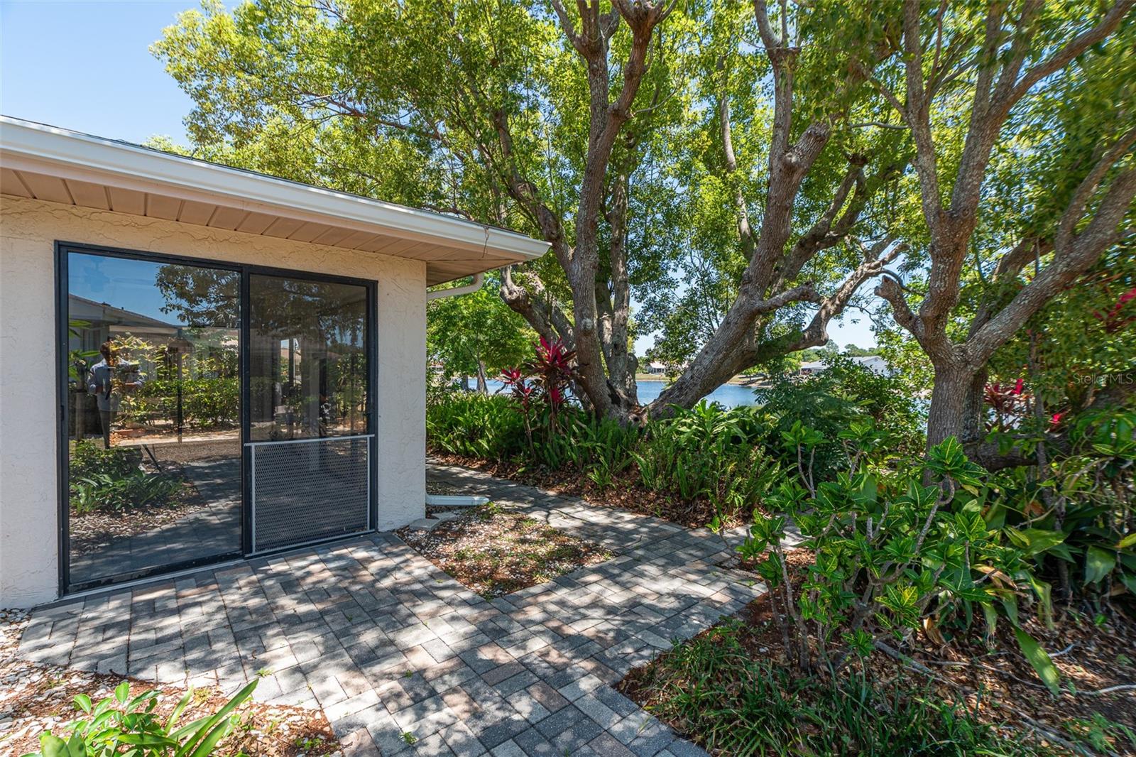 1027 BLUEWATER DR, SUN CITY CENTER, FL, 33573
