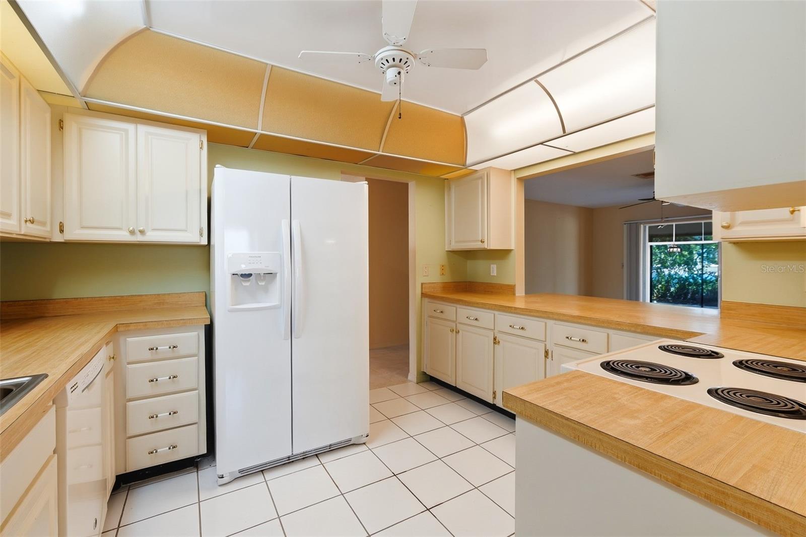 1027 BLUEWATER DR, SUN CITY CENTER, FL, 33573