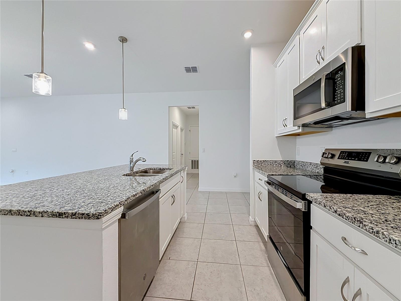 418 QUAYSIDE AVE, MASCOTTE, FL, 34753