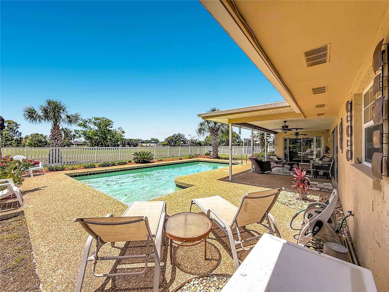 6490 BURNING TREE DR, SEMINOLE, FL, 33777