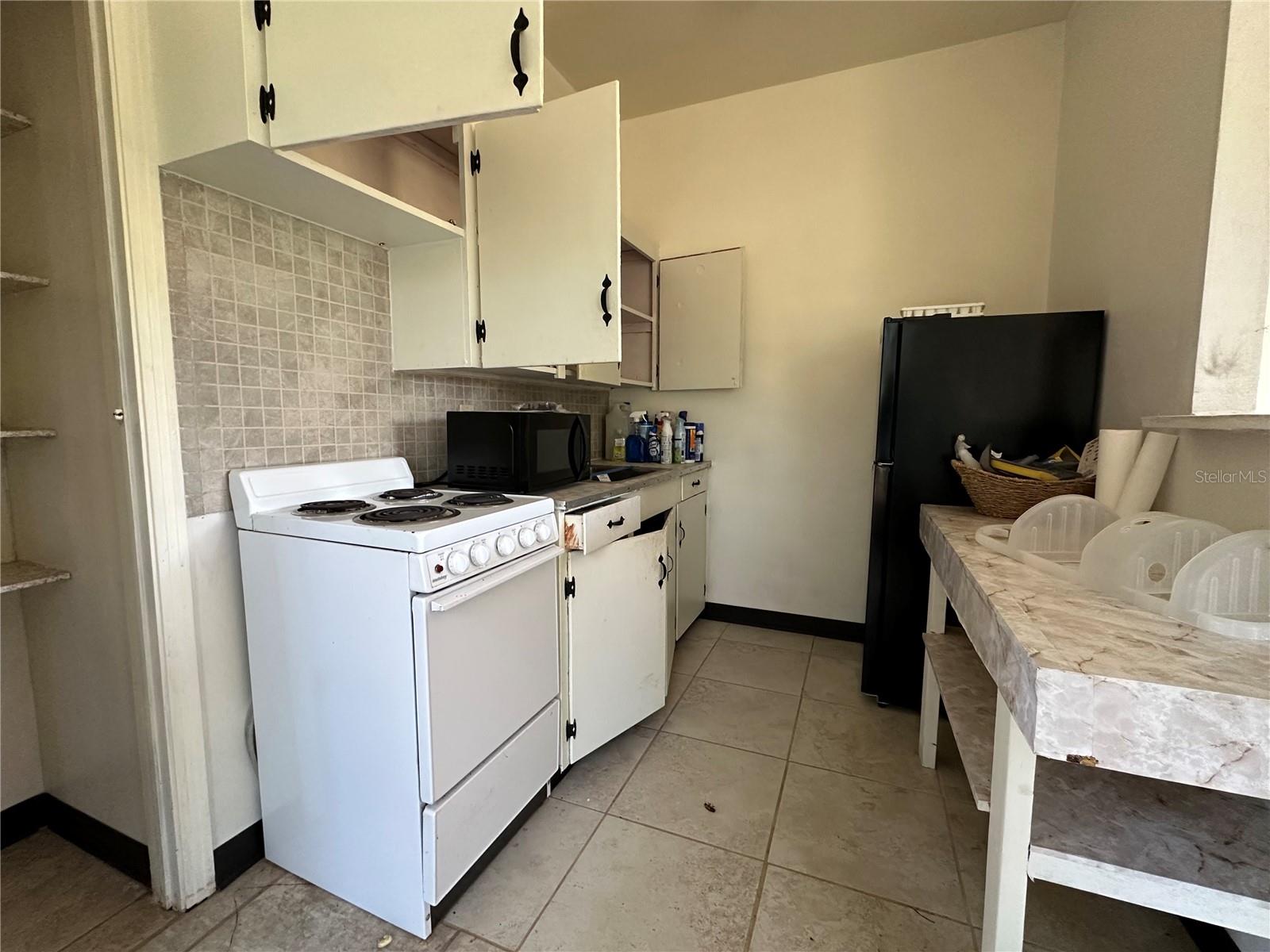 921 E 121ST AVE, TAMPA, FL, 33612