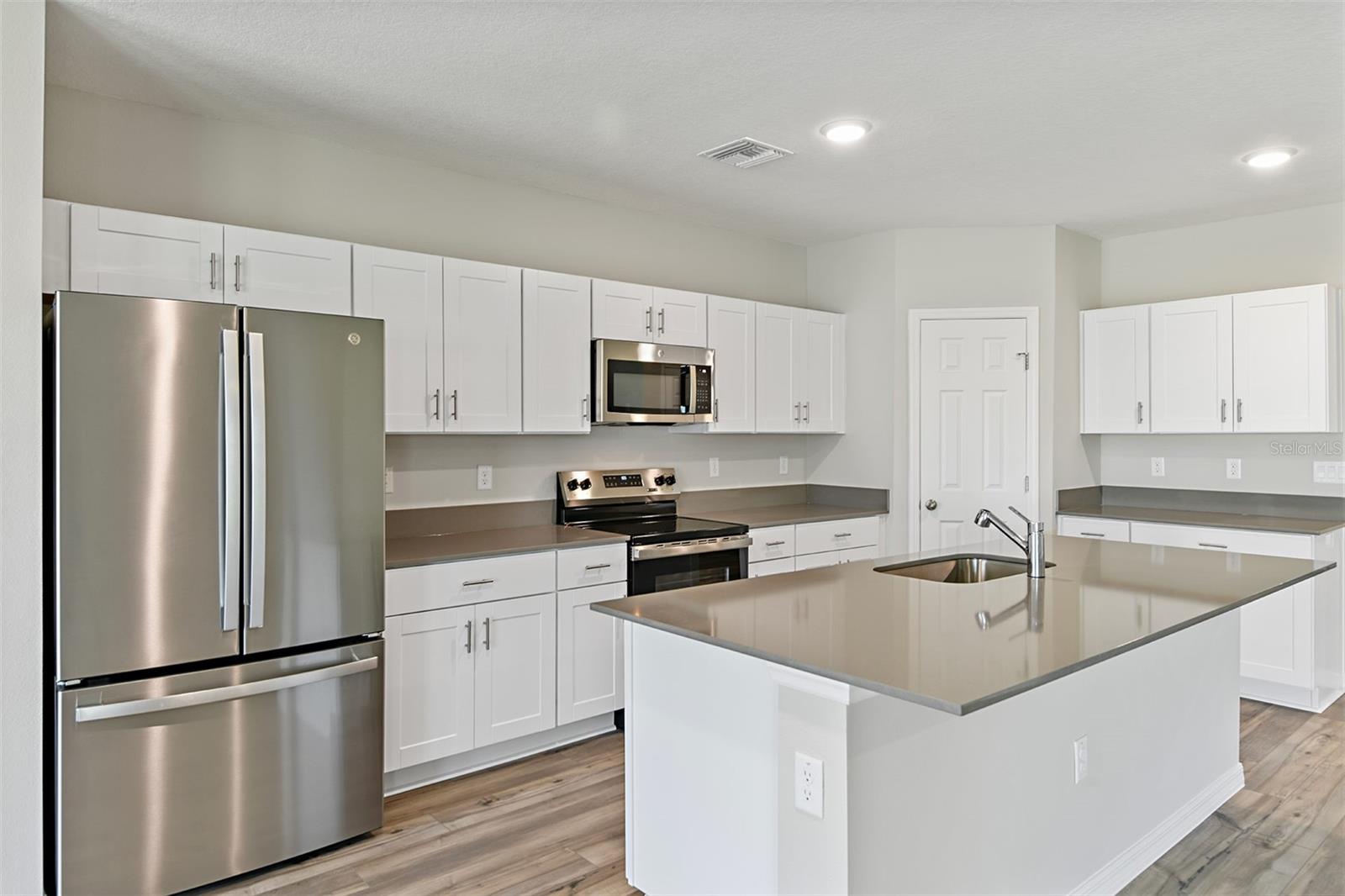 9252 ORCHARD PARK LN, DADE CITY, FL, 33525