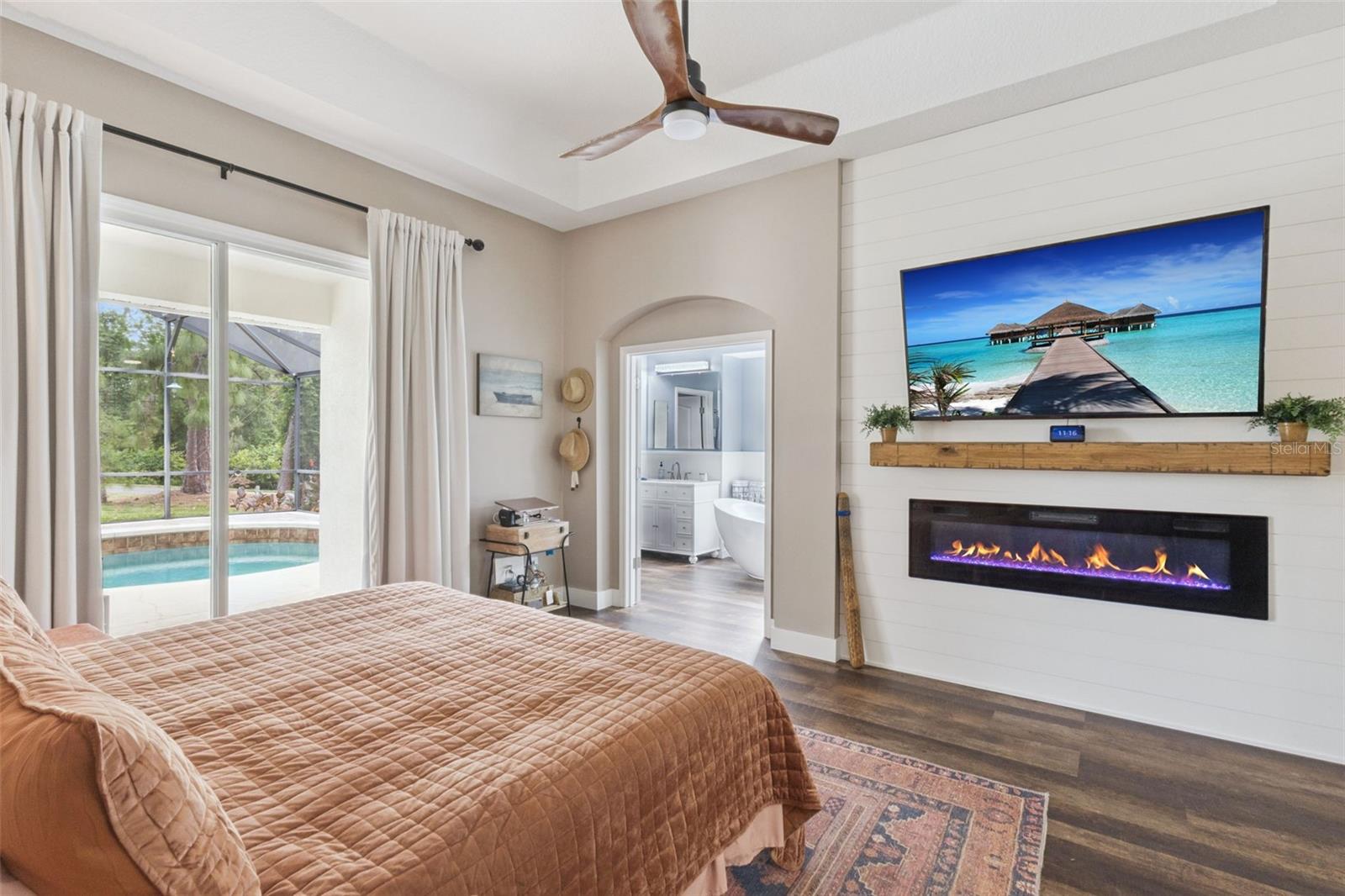 2360 PARK FOREST BLVD, MOUNT DORA, FL, 32757