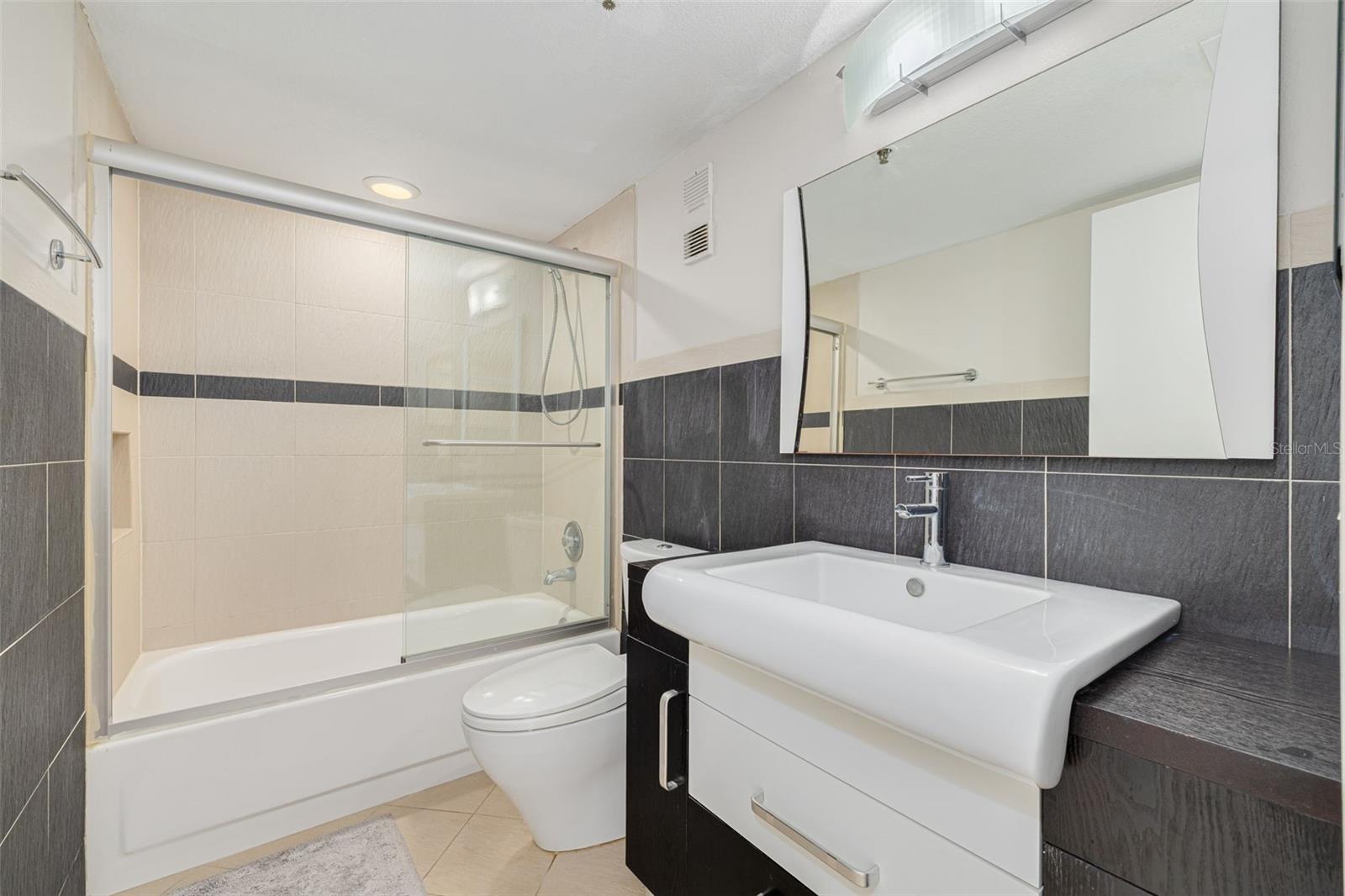 7432 SUNSHINE SKYWAY LN S #704, ST PETERSBURG, FL, 33711
