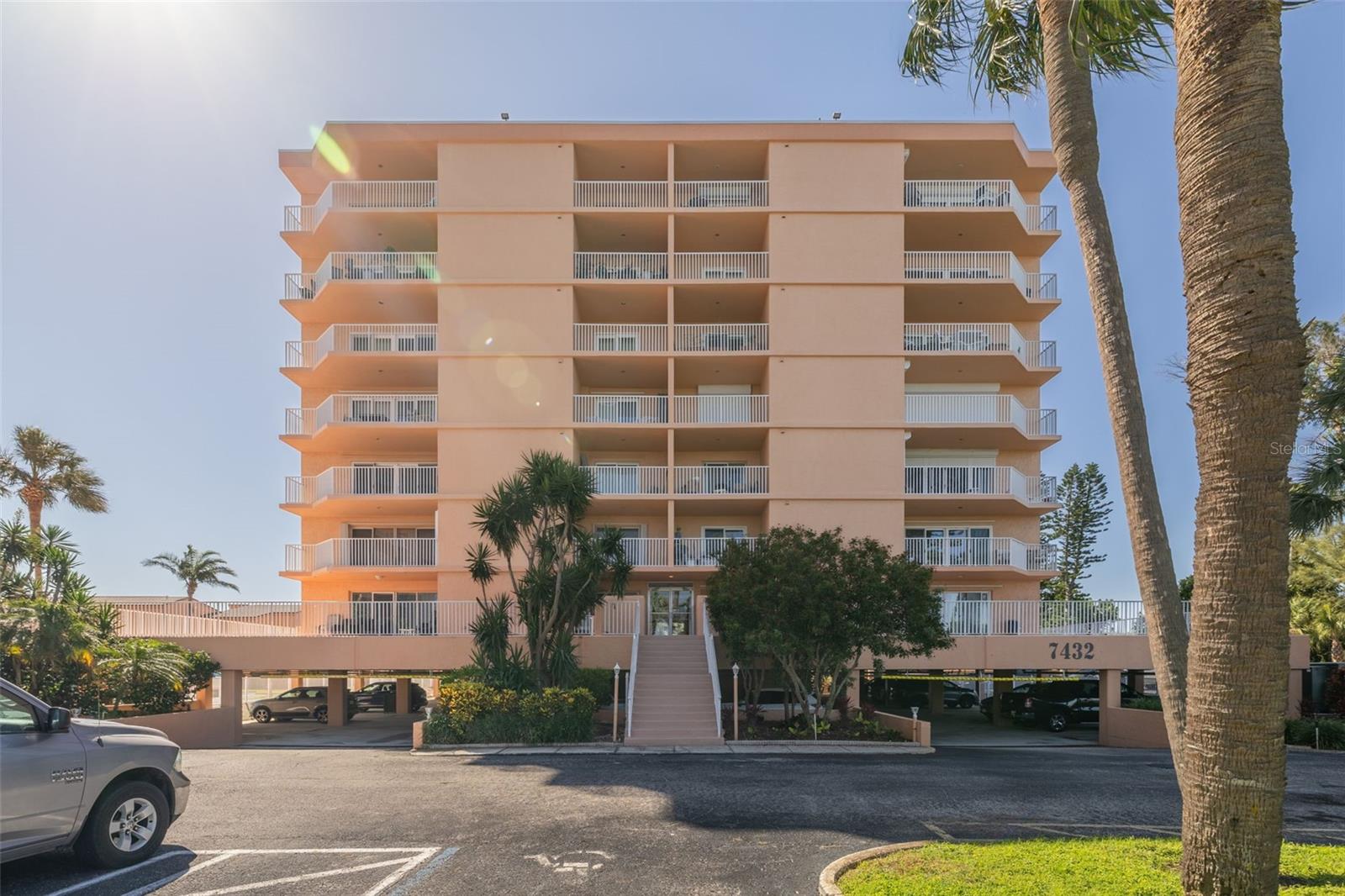 7432 SUNSHINE SKYWAY LN S #704, ST PETERSBURG, FL, 33711