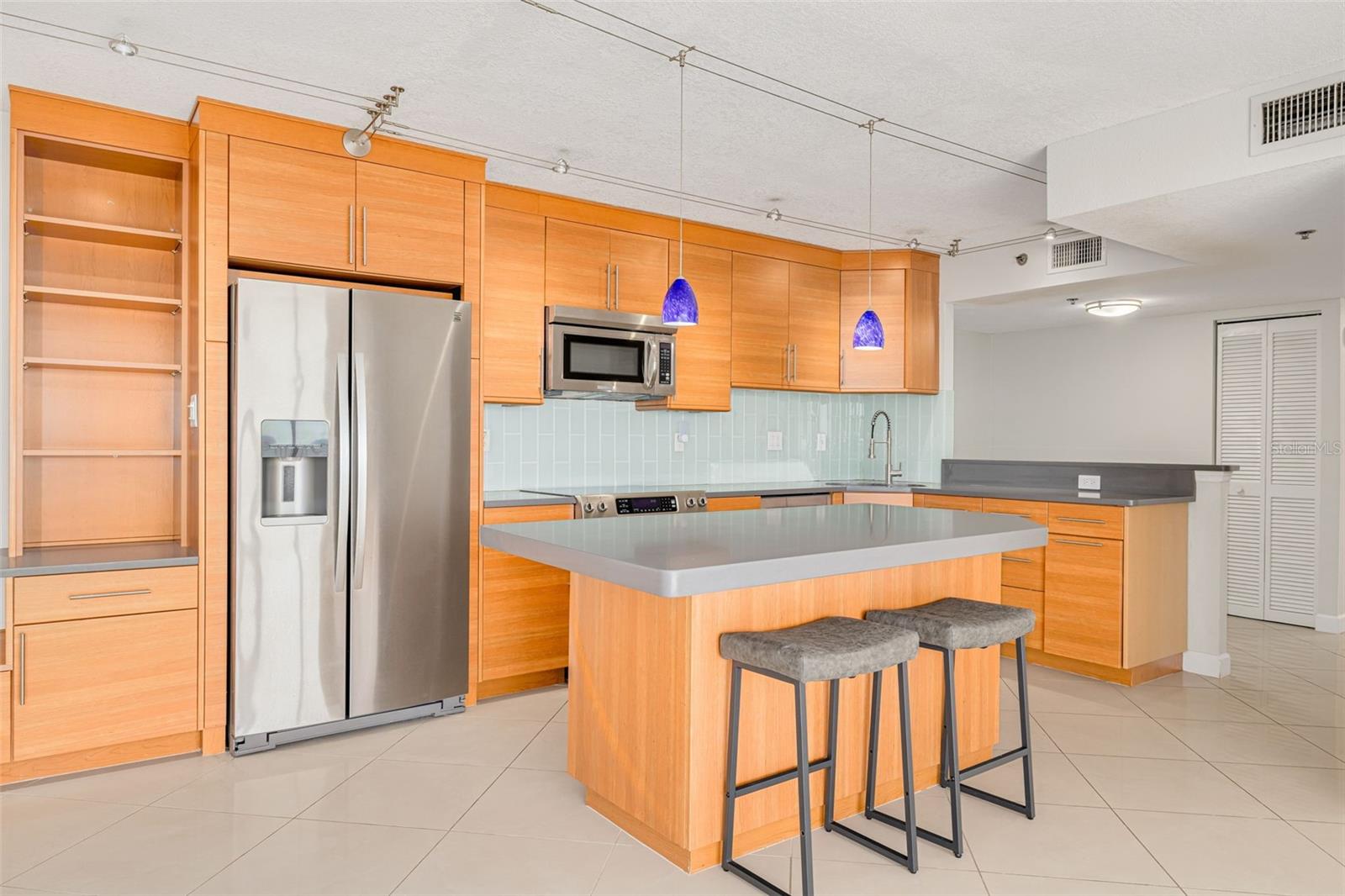 7432 SUNSHINE SKYWAY LN S #704, ST PETERSBURG, FL, 33711