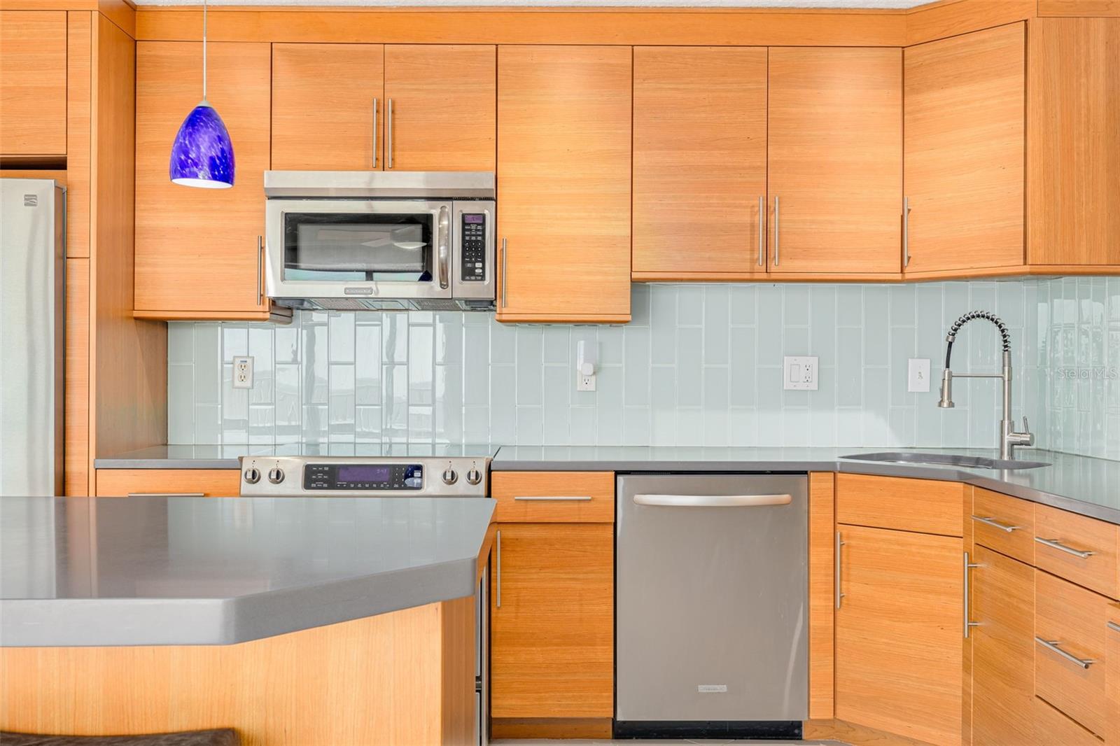 7432 SUNSHINE SKYWAY LN S #704, ST PETERSBURG, FL, 33711