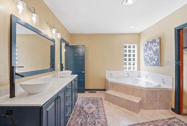 511 E MIRROR LAKE DR, FRUITLAND PARK, FL, 34731