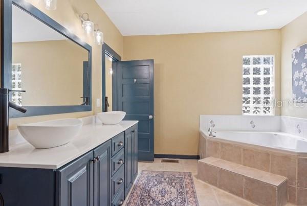 511 E MIRROR LAKE DR, FRUITLAND PARK, FL, 34731