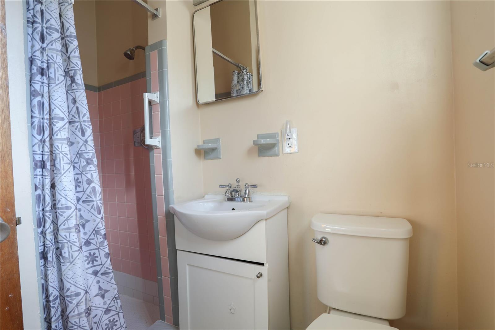 1704 EDMUNDSHIRE RD, ORLANDO, FL, 32812