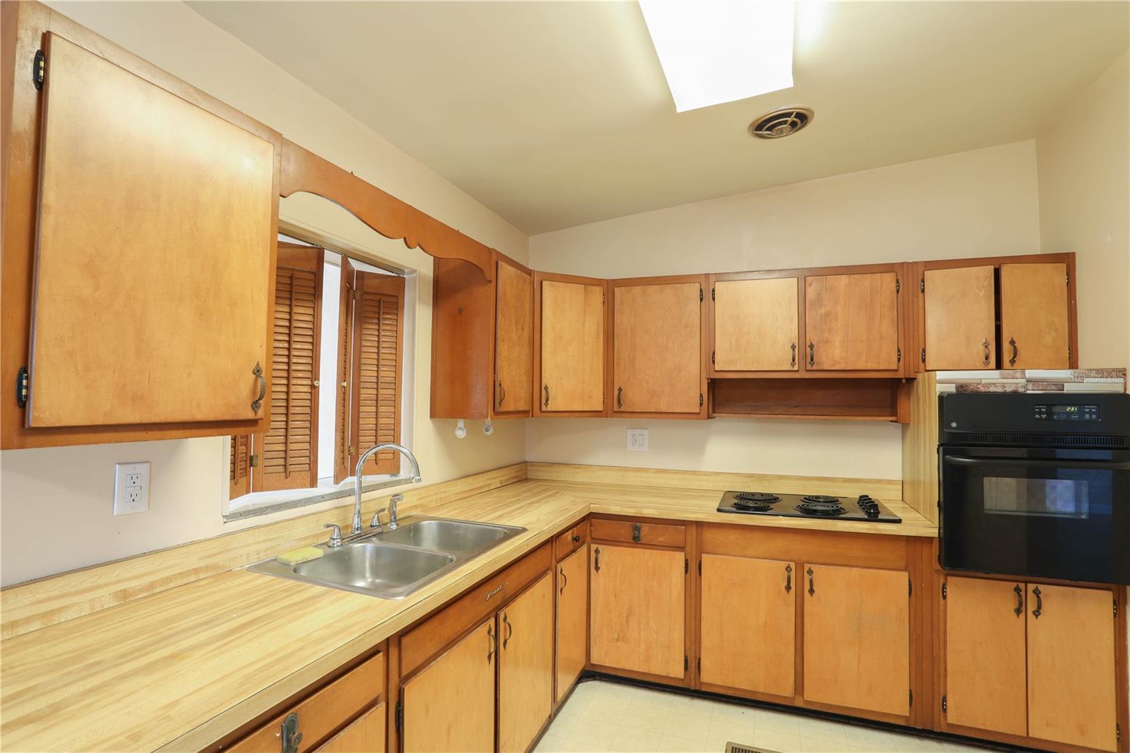 1704 EDMUNDSHIRE RD, ORLANDO, FL, 32812