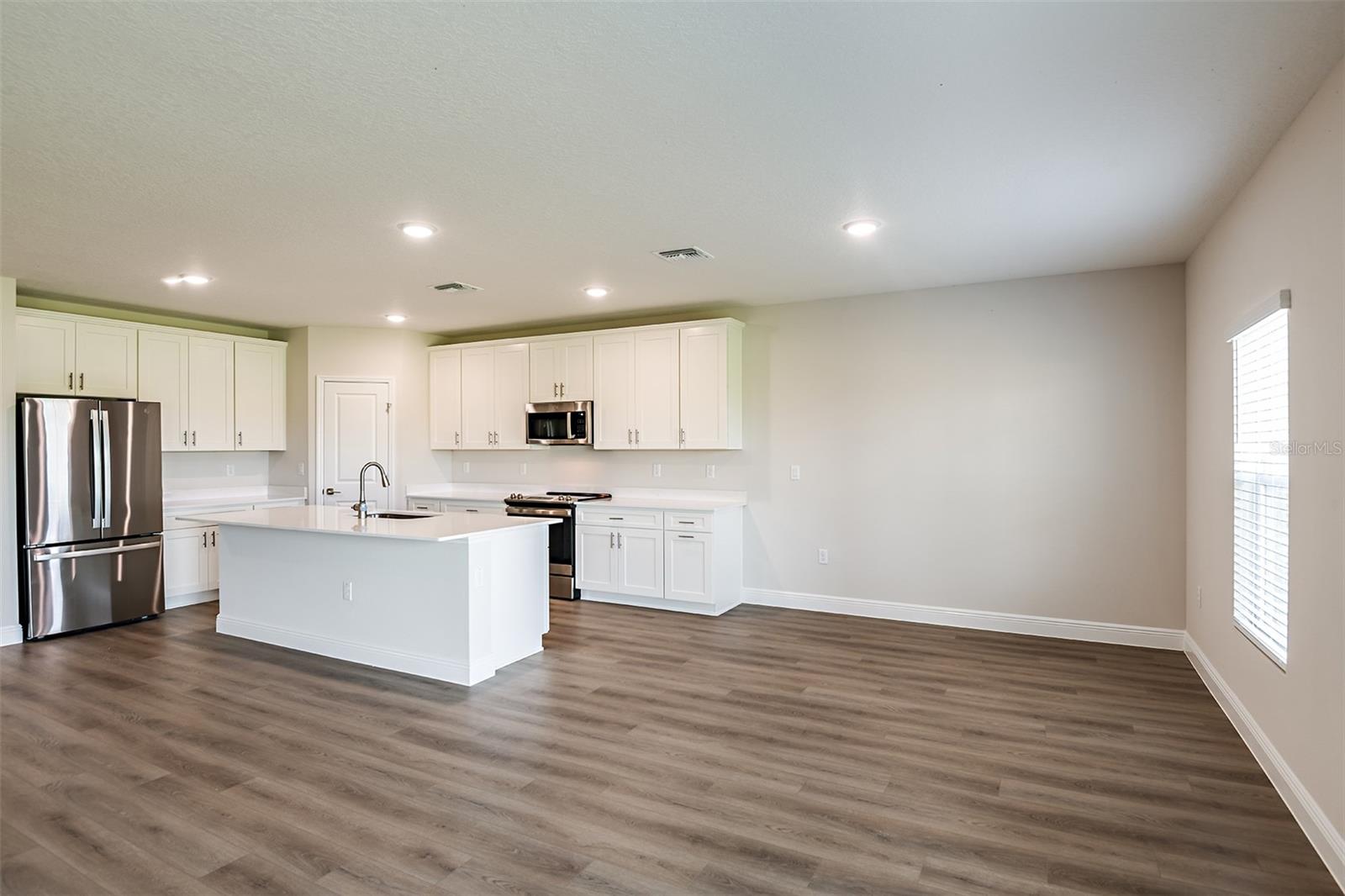 9886 ANNUNCIATION DR, WESLEY CHAPEL, FL, 33545