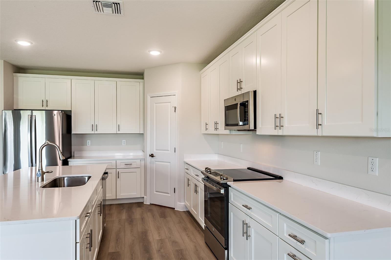9886 ANNUNCIATION DR, WESLEY CHAPEL, FL, 33545