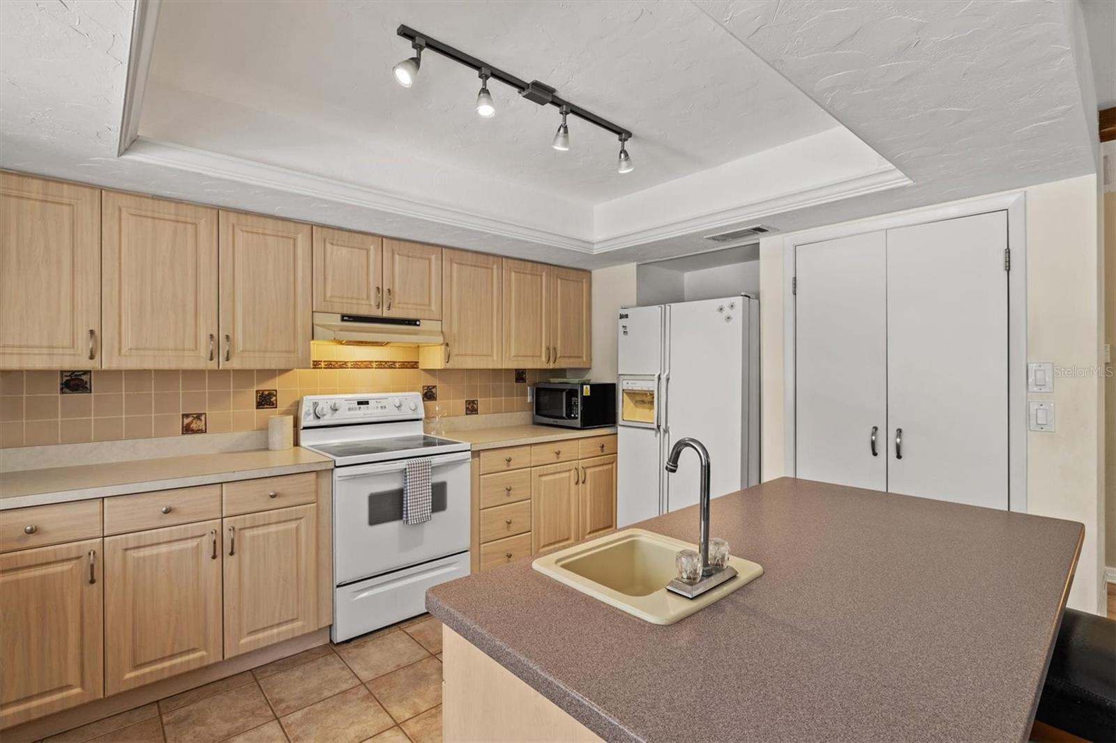 6533 BOWLINE DR, SARASOTA, FL, 34231