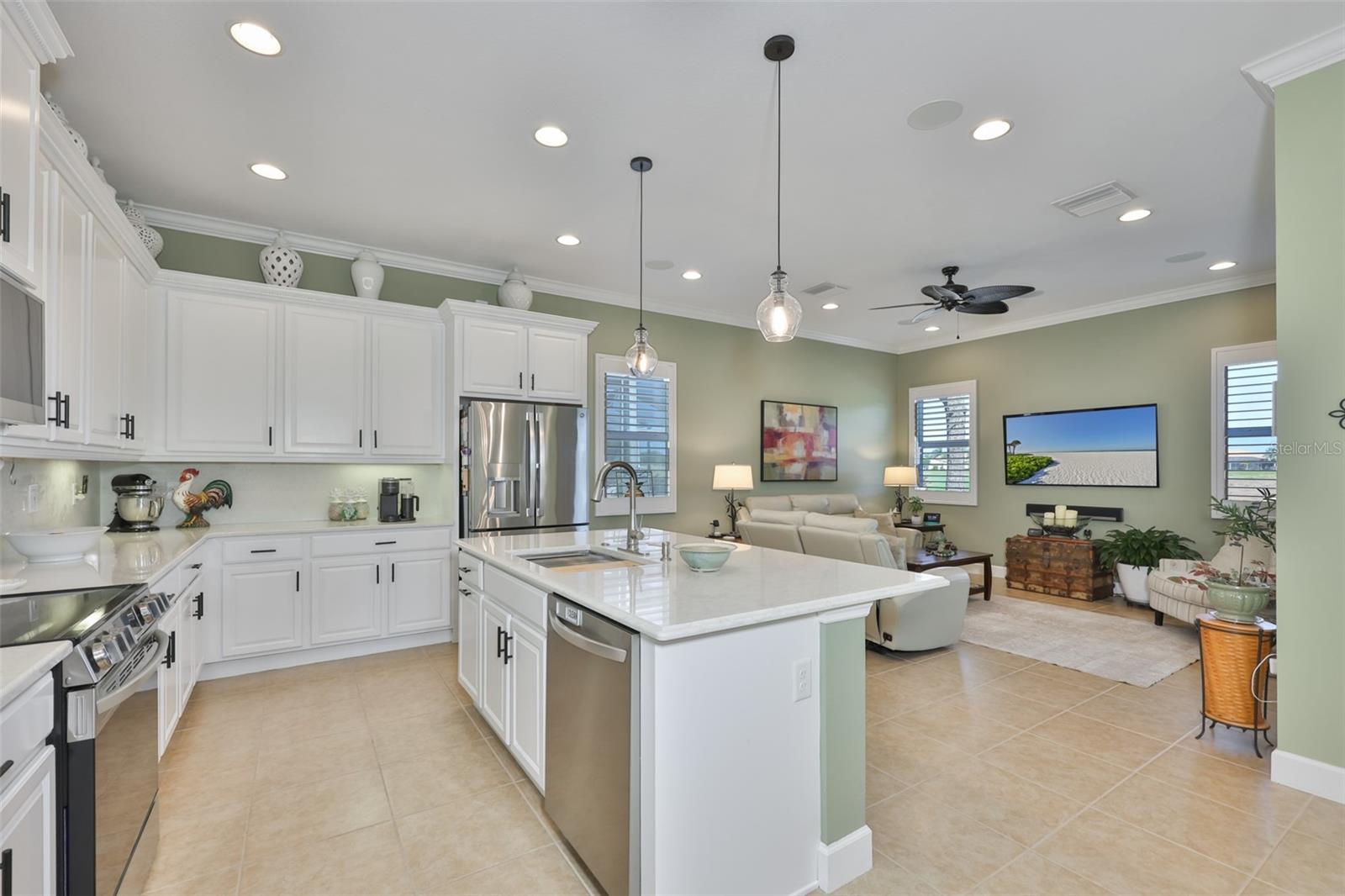 1618 EMERALD DUNES DR, SUN CITY CENTER, FL, 33573