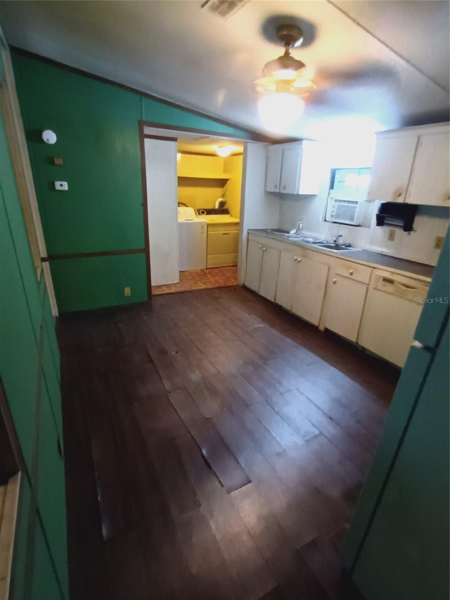 3128 CR 418, LAKE PANASOFFKEE, FL, 33538