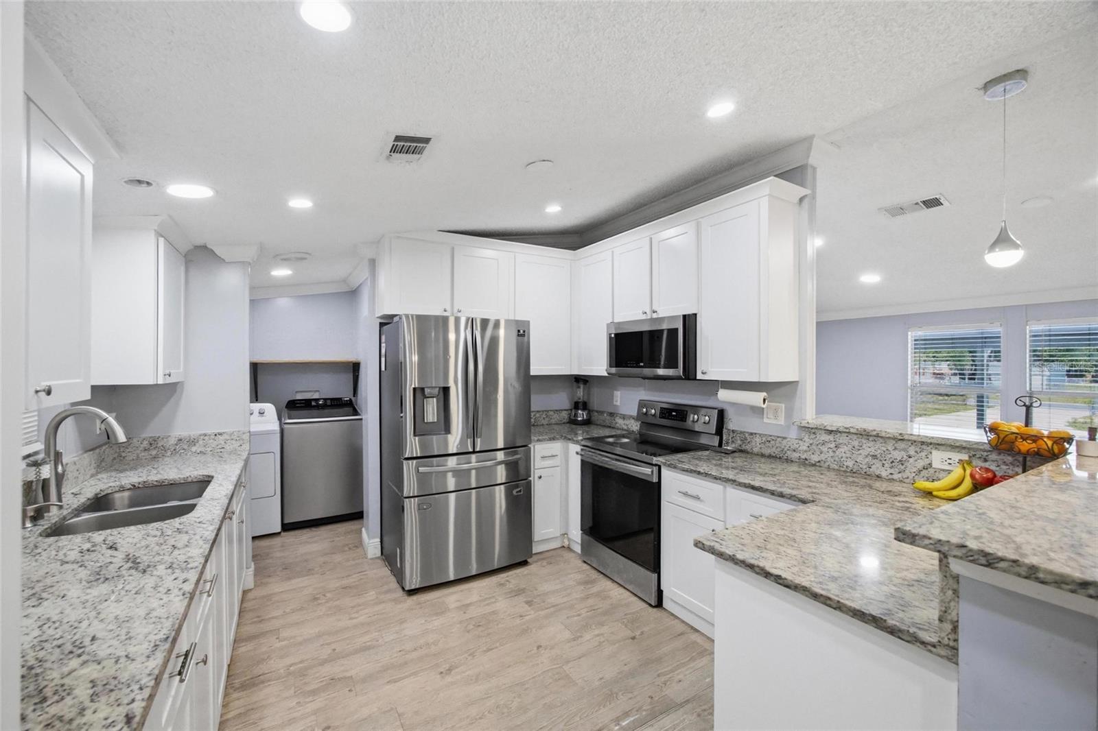 11821 GROVEWOOD AVE, THONOTOSASSA, FL, 33592