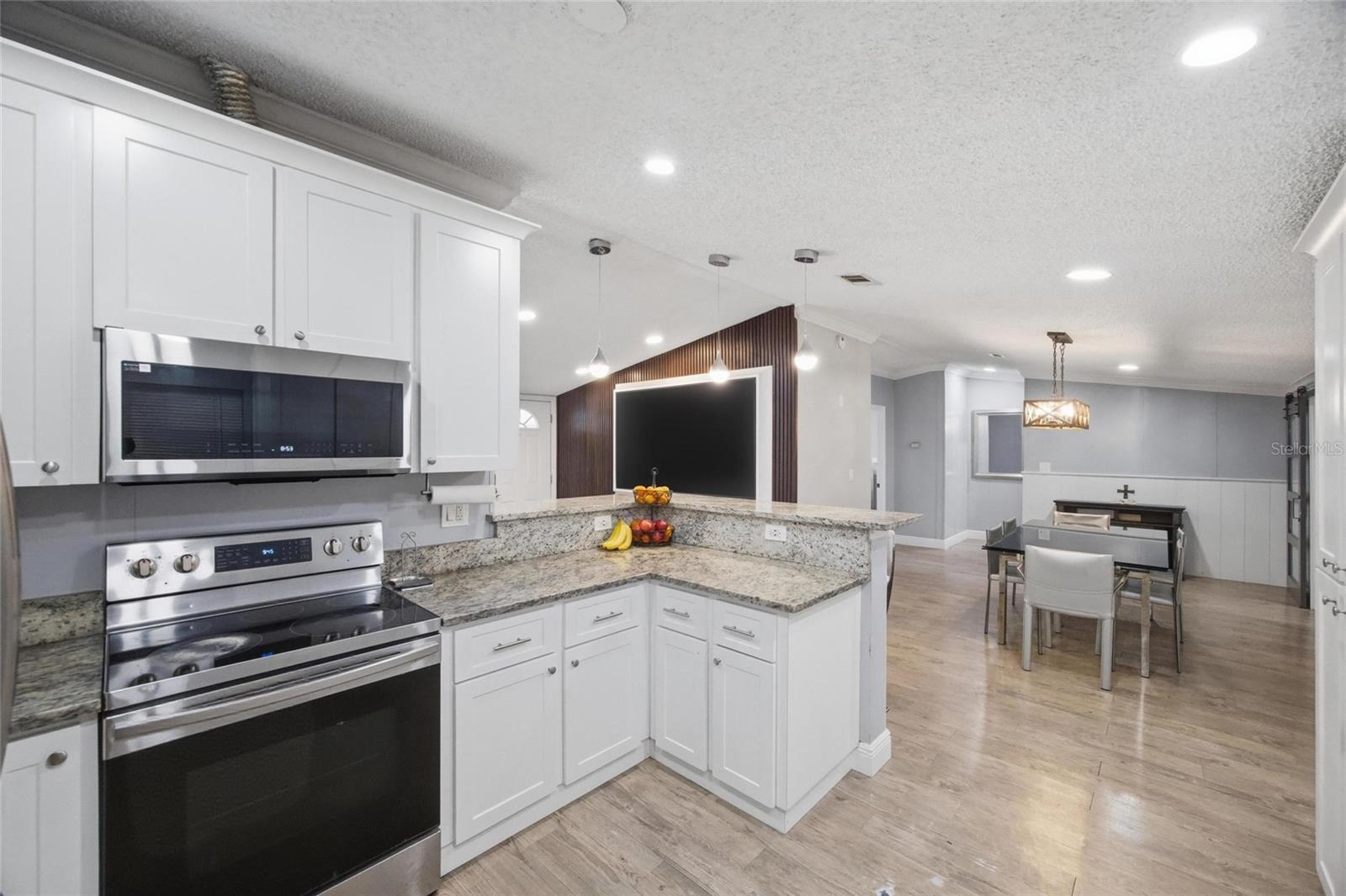 11821 GROVEWOOD AVE, THONOTOSASSA, FL, 33592