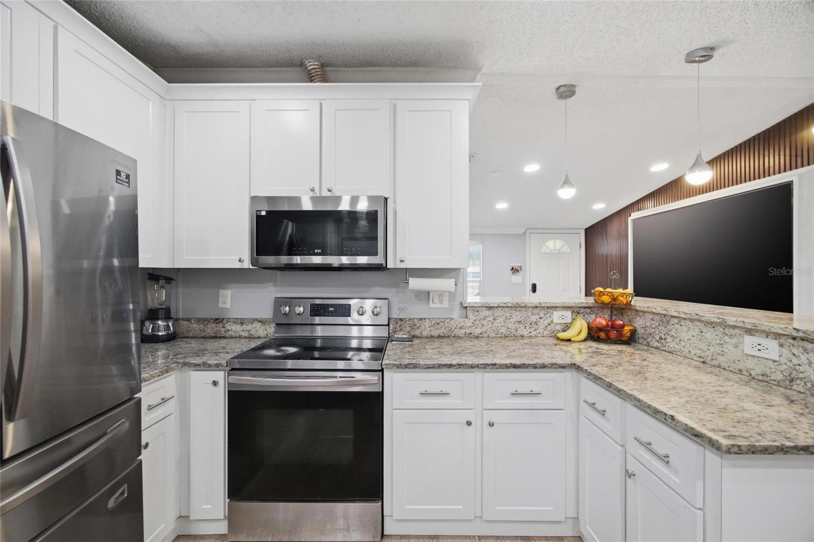 11821 GROVEWOOD AVE, THONOTOSASSA, FL, 33592