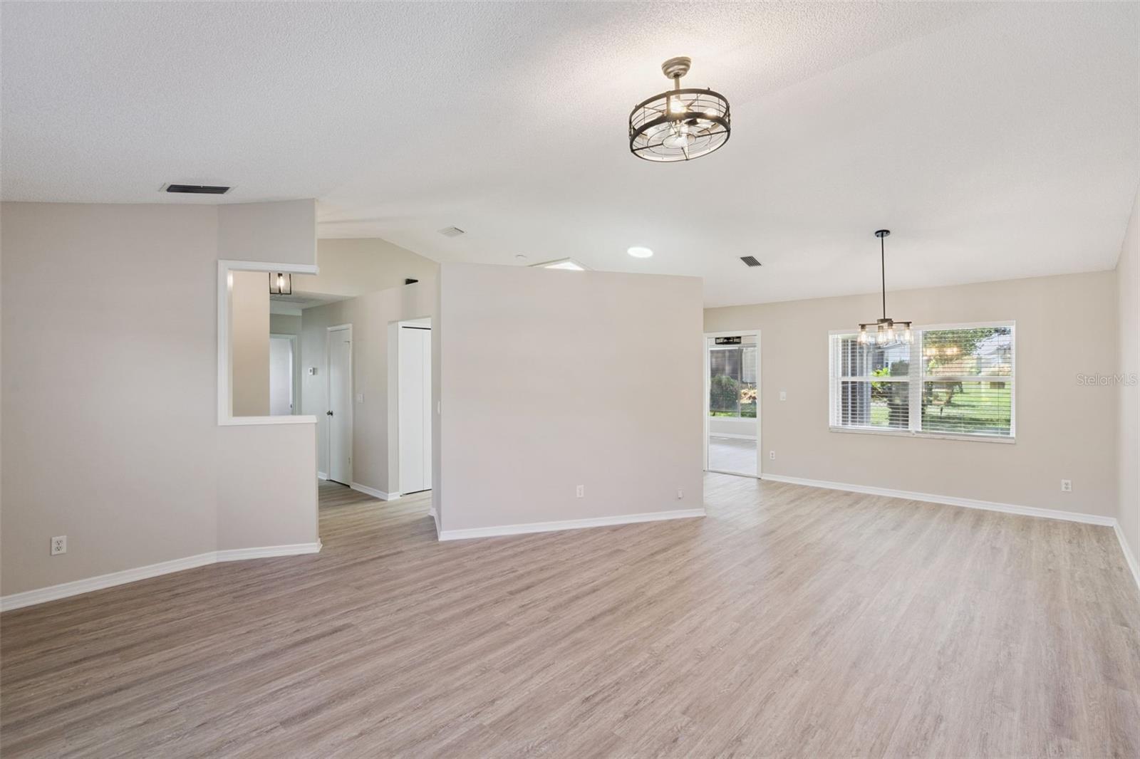 27211 RACQUET CIR, LEESBURG, FL, 34748