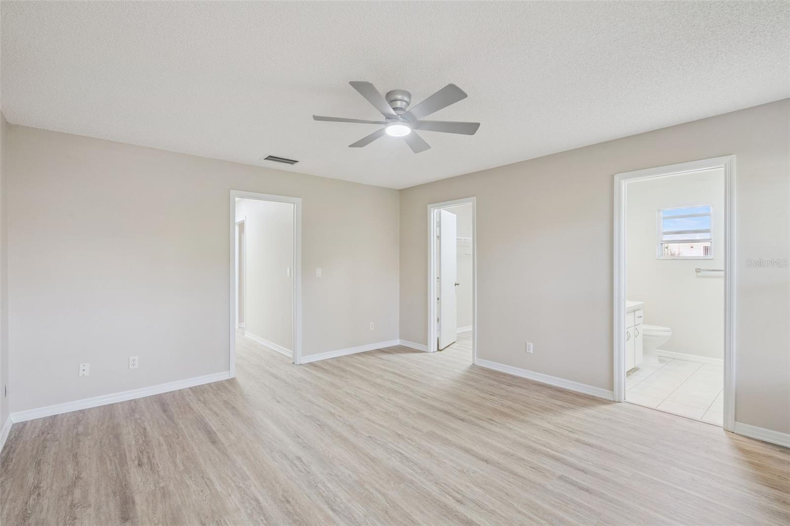 27211 RACQUET CIR, LEESBURG, FL, 34748