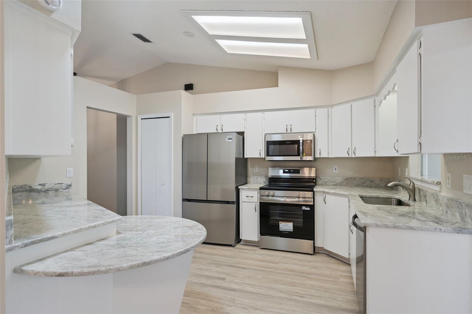 27211 RACQUET CIR, LEESBURG, FL, 34748