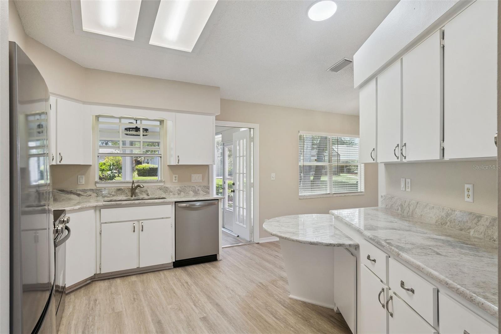 27211 RACQUET CIR, LEESBURG, FL, 34748