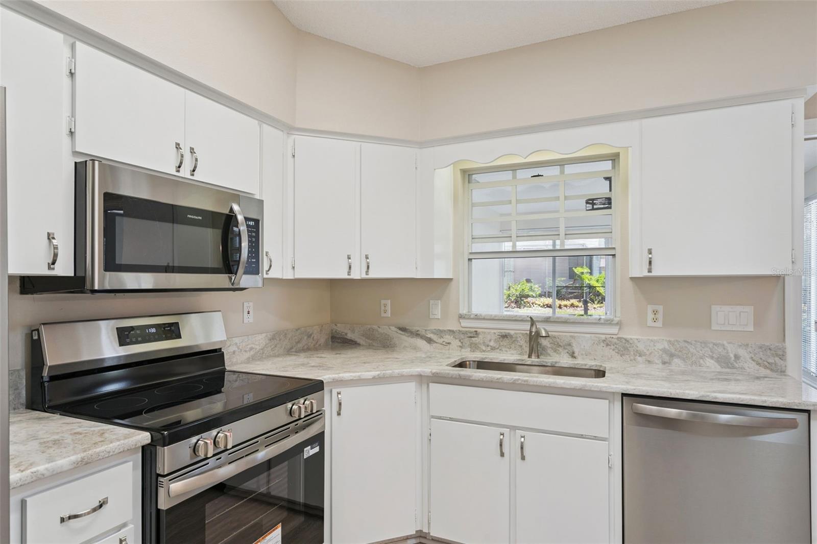 27211 RACQUET CIR, LEESBURG, FL, 34748