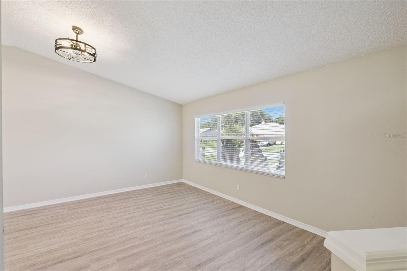 27211 RACQUET CIR, LEESBURG, FL, 34748