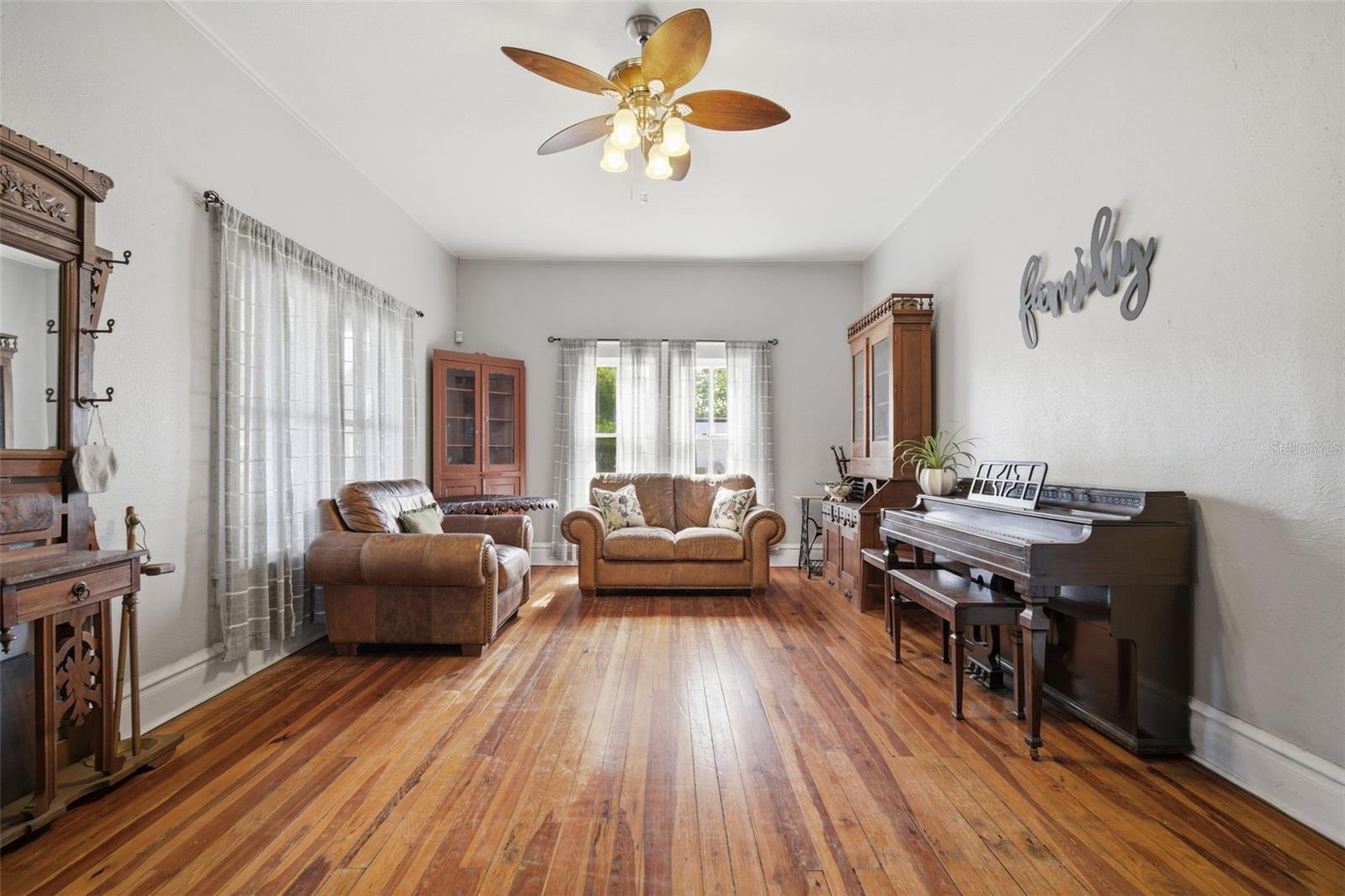 1201 W REYNOLDS ST, PLANT CITY, FL, 33563