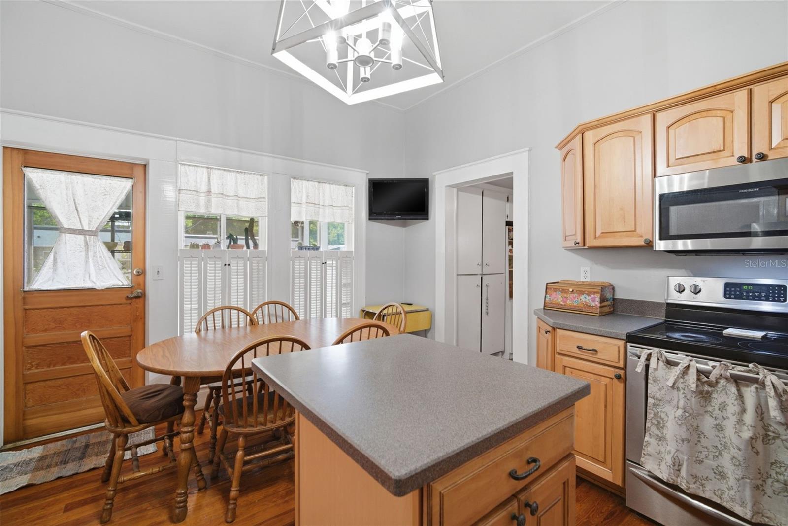 1201 W REYNOLDS ST, PLANT CITY, FL, 33563