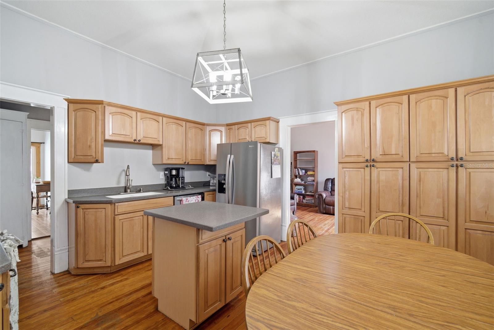 1201 W REYNOLDS ST, PLANT CITY, FL, 33563
