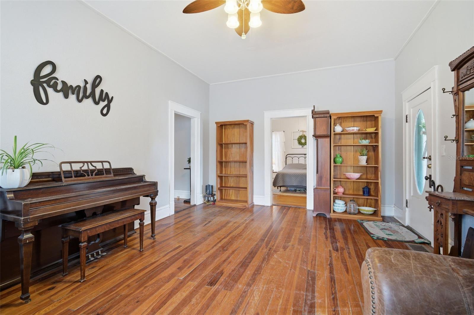 1201 W REYNOLDS ST, PLANT CITY, FL, 33563