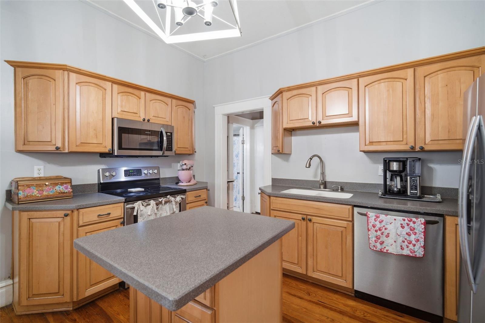 1201 W REYNOLDS ST, PLANT CITY, FL, 33563