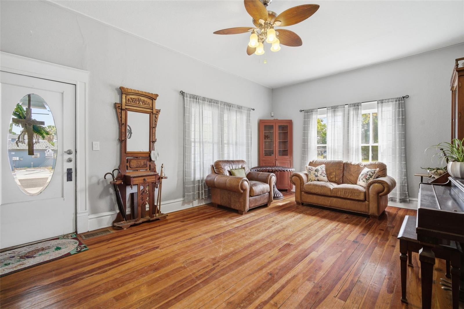 1201 W REYNOLDS ST, PLANT CITY, FL, 33563
