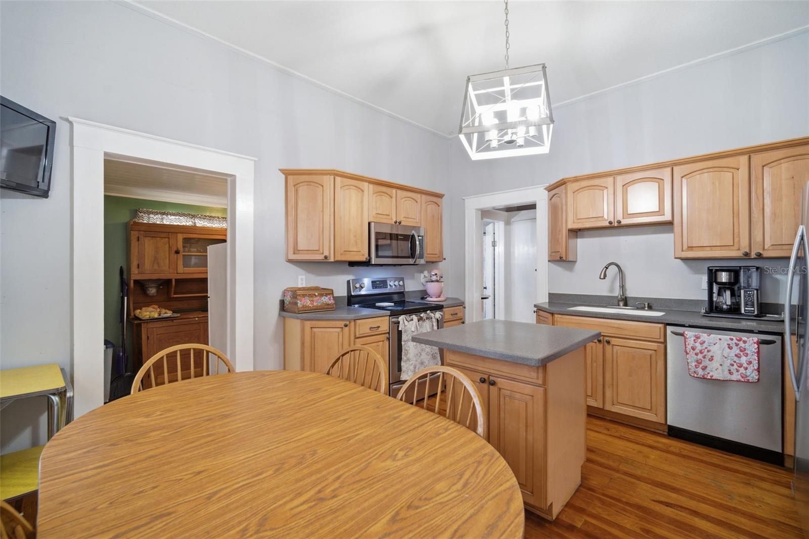 1201 W REYNOLDS ST, PLANT CITY, FL, 33563