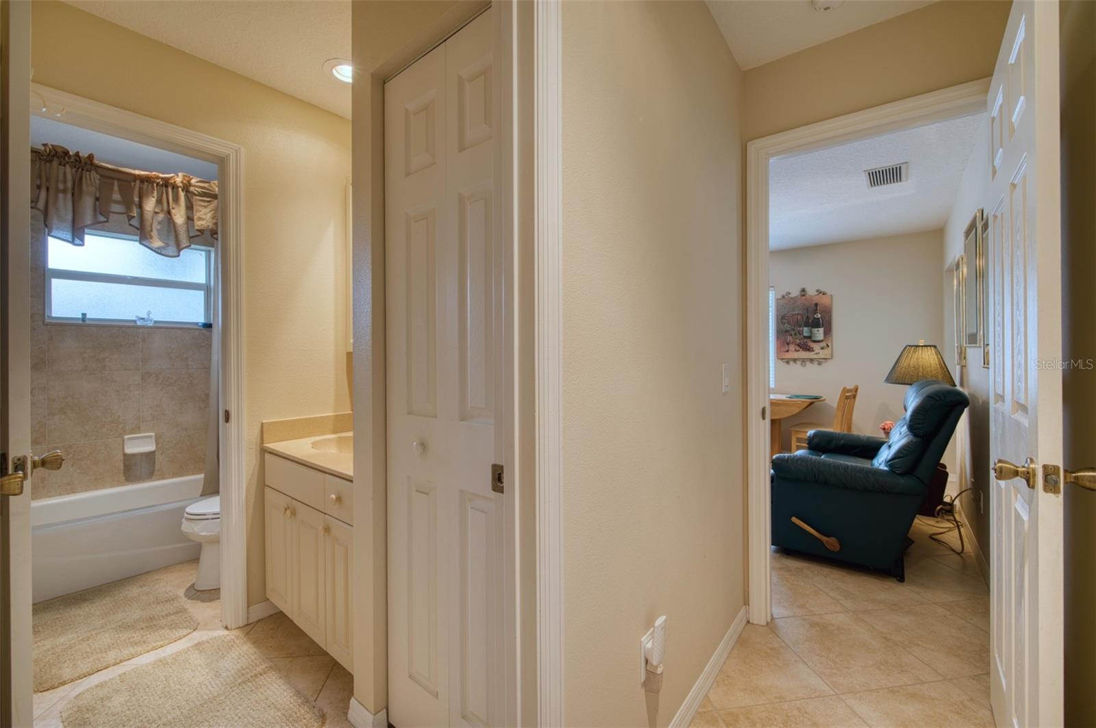 541 FALKLAND RD, VENICE, FL, 34293