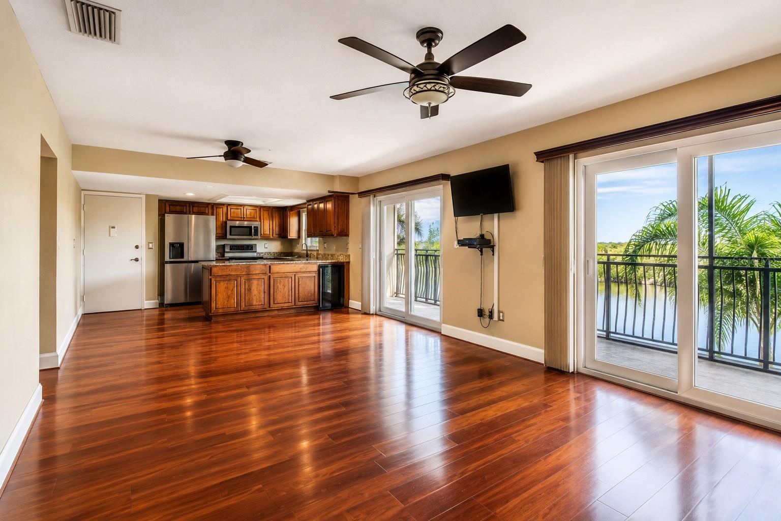 8804 BAY POINTE DR #204, TAMPA, FL, 33615