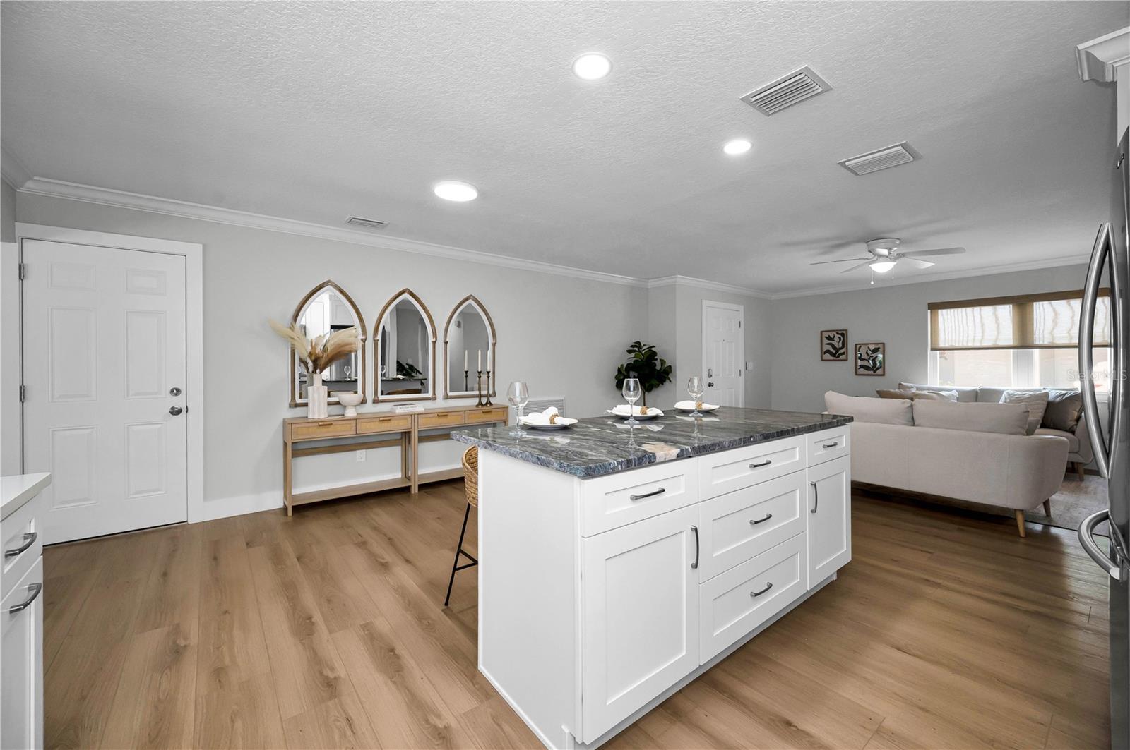 8082 ANNWOOD RD, SEMINOLE, FL, 33777