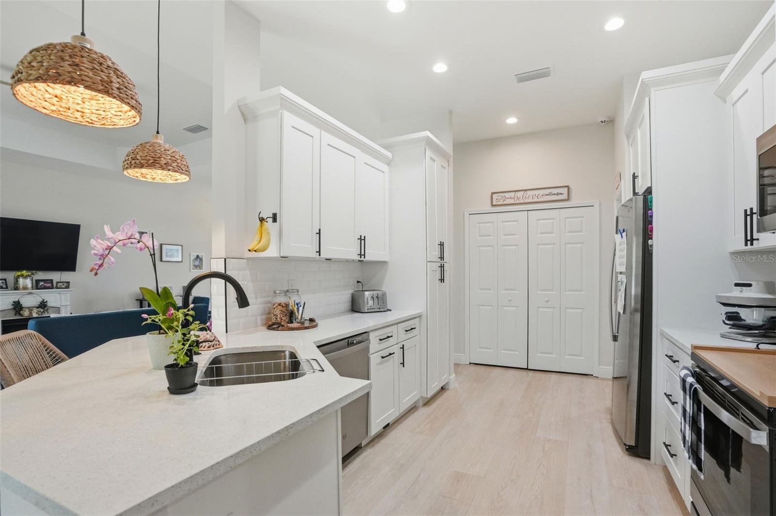 7279 BLACKBIRD AVE, WEEKI WACHEE, FL, 34613