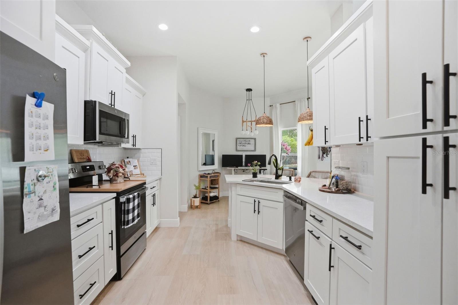 7279 BLACKBIRD AVE, WEEKI WACHEE, FL, 34613
