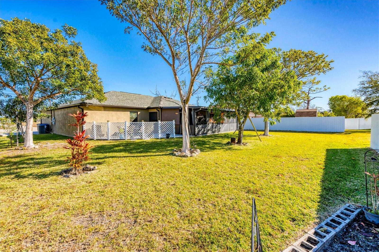 1826 SW TRAFALGAR PKWY, CAPE CORAL, FL, 33991