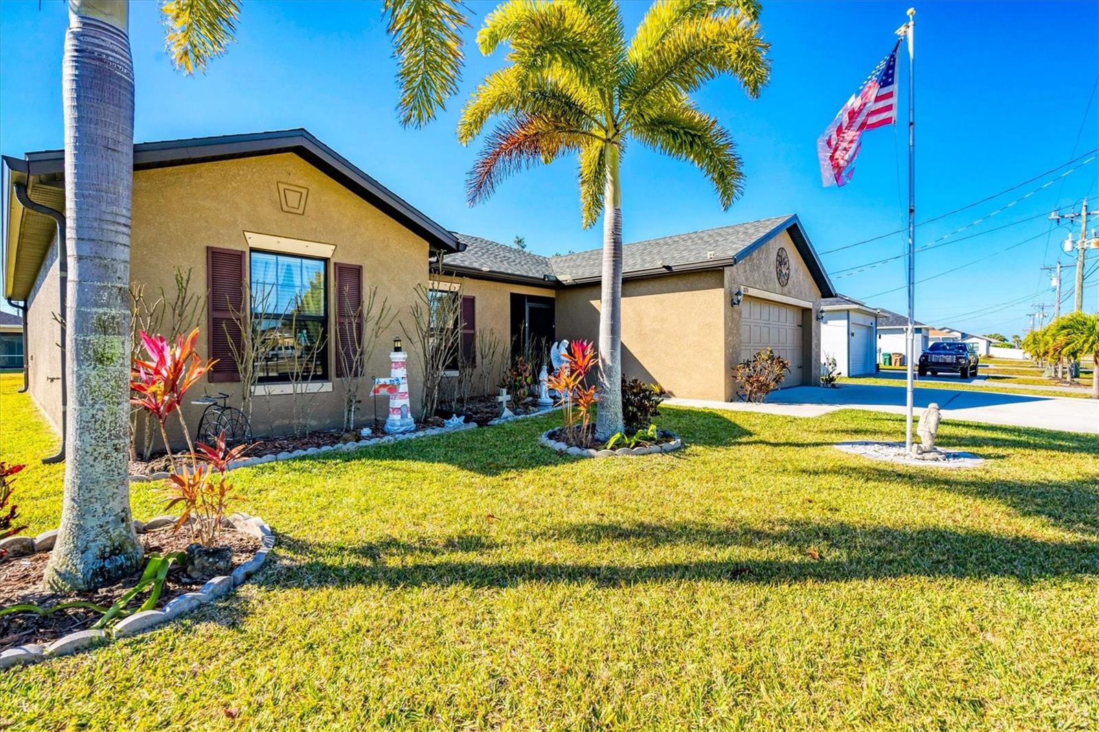 1826 SW TRAFALGAR PKWY, CAPE CORAL, FL, 33991
