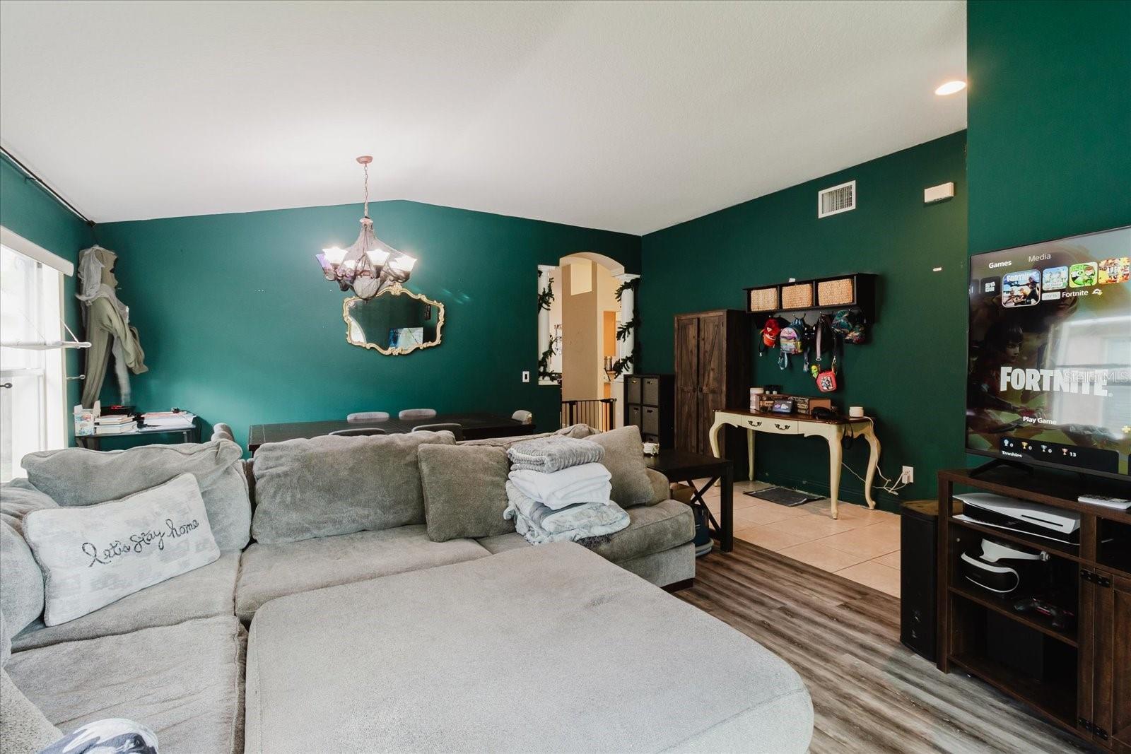 9817 WHITE BARN WAY, RIVERVIEW, FL, 33569