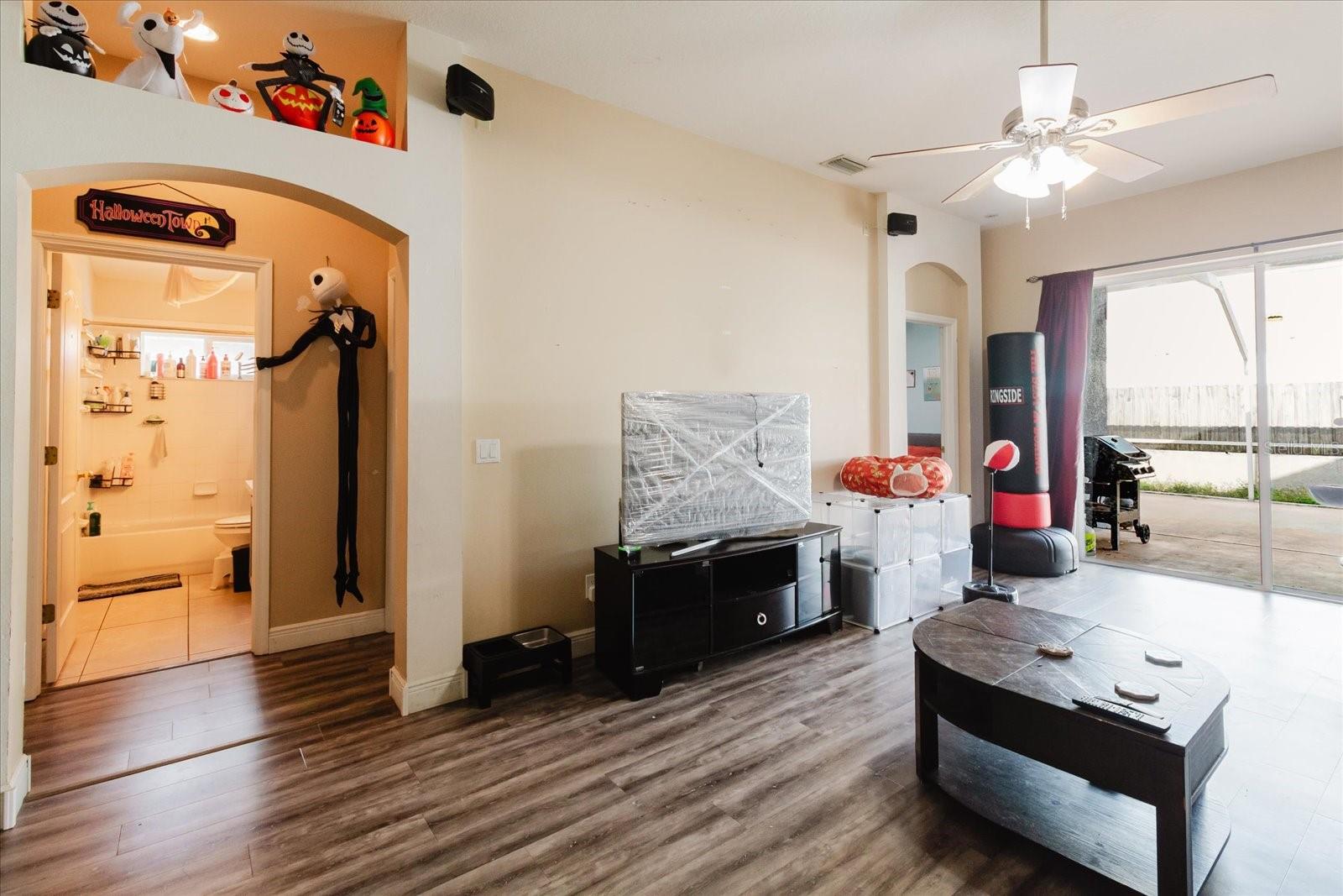 9817 WHITE BARN WAY, RIVERVIEW, FL, 33569